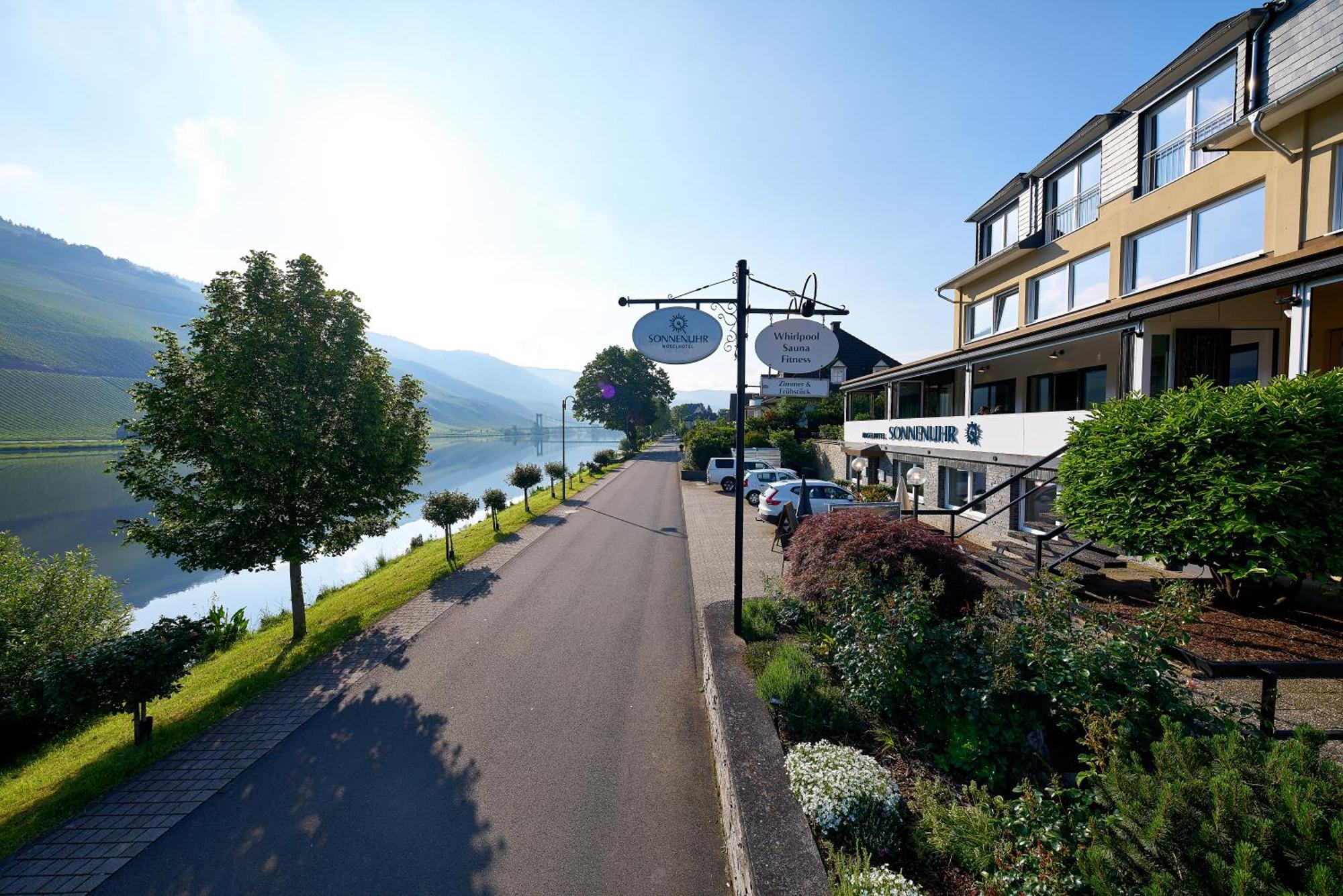 Sonnenuhr Bed & Breakfast Bernkastel-Kues Ngoại thất bức ảnh